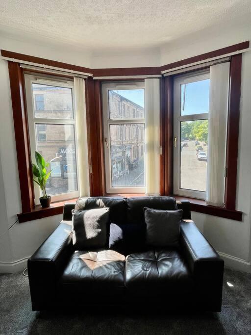 Large 2 Bed Near Glasgow Airport Paisley Exterior photo