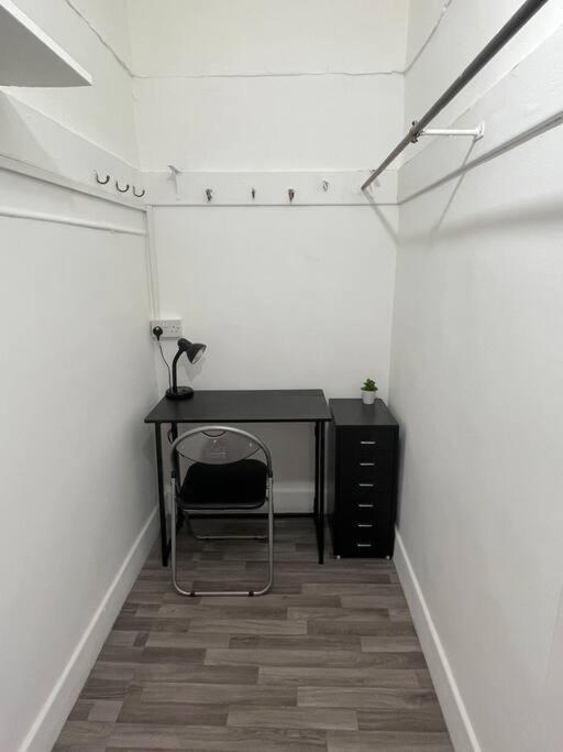 Large 2 Bed Near Glasgow Airport Paisley Exterior photo